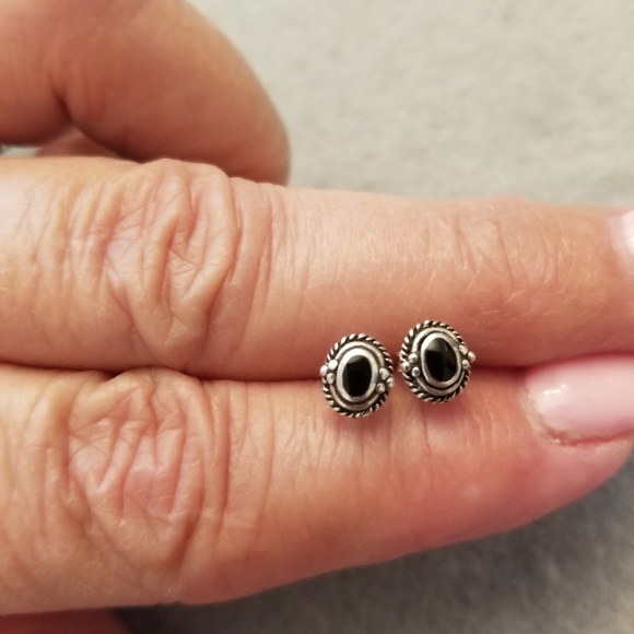 Native American 925 Sterling & Onyx Small Stud Earrings>Black Onyx Earrings,new - Picture 1 of 3